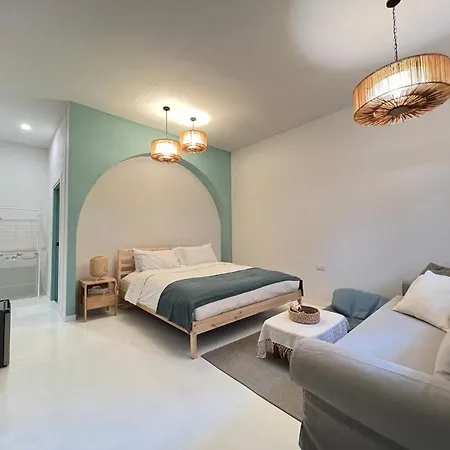 Warm White Hua Hin House Hotel